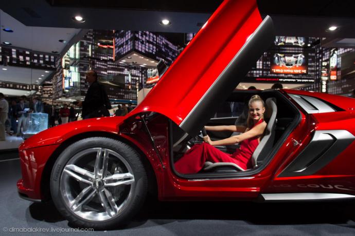 Девушки с международного автосалона IAA 2013