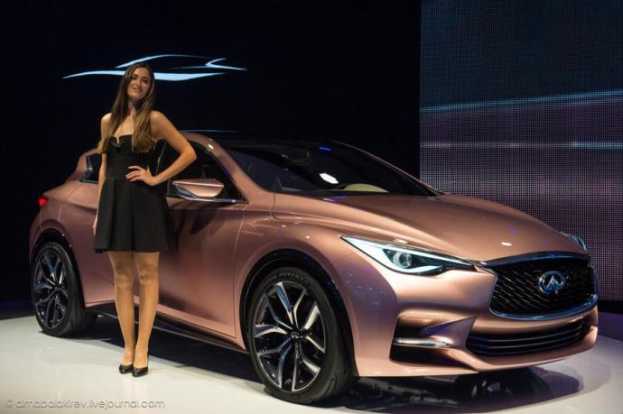 Девушки с международного автосалона IAA 2013