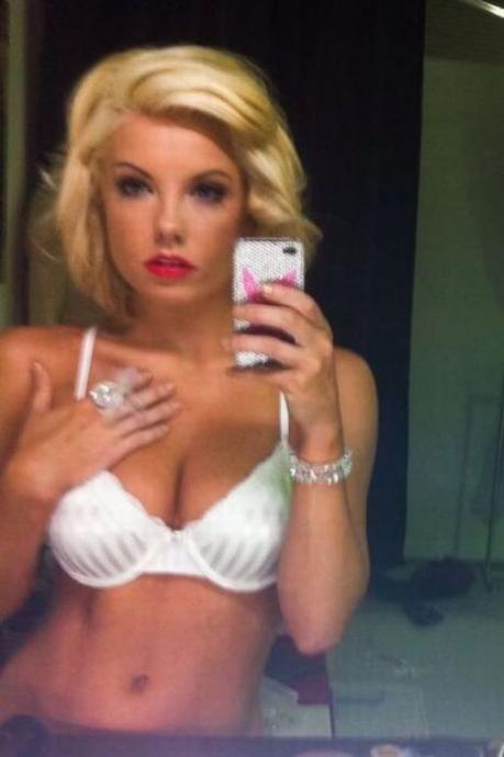 Фото НЮ развратной брюнетки