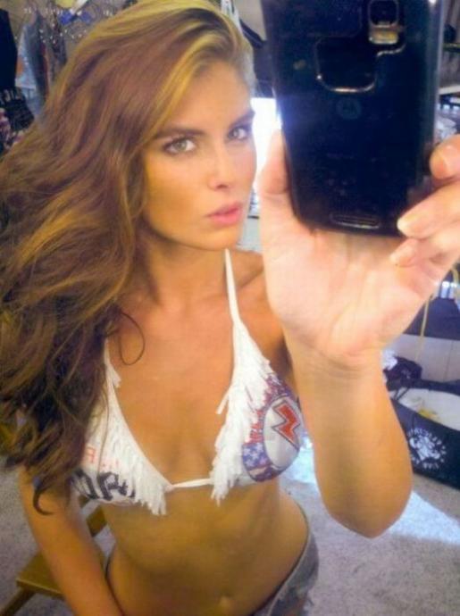 Фото НЮ развратной брюнетки