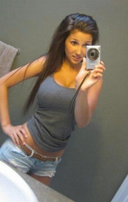 Фото НЮ развратной брюнетки