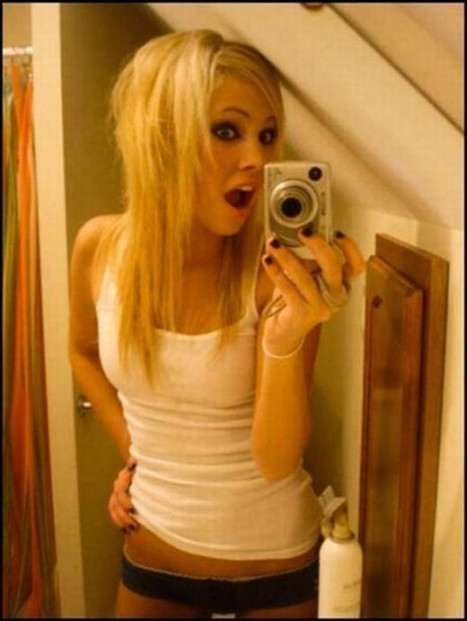 Фото НЮ развратной брюнетки