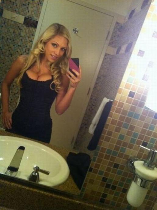 Фото НЮ развратной брюнетки