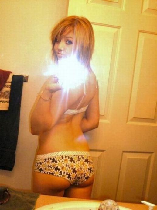 Фото НЮ развратной брюнетки