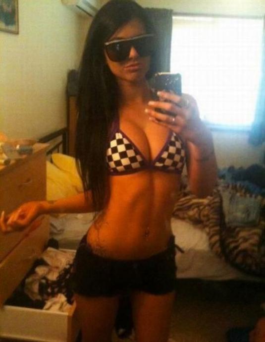 Фото НЮ развратной брюнетки