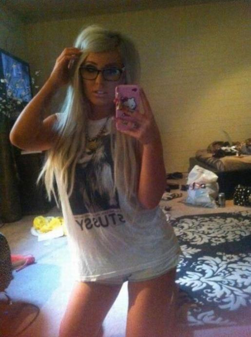 Фото НЮ развратной брюнетки