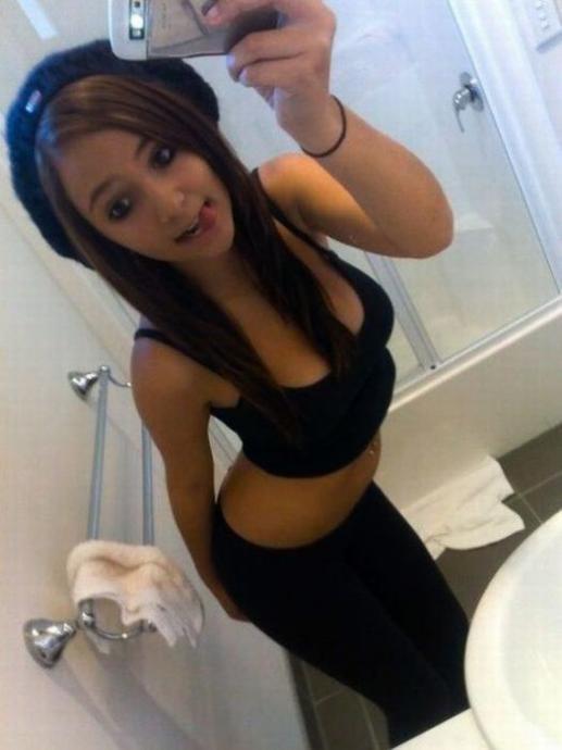 Фото НЮ развратной брюнетки