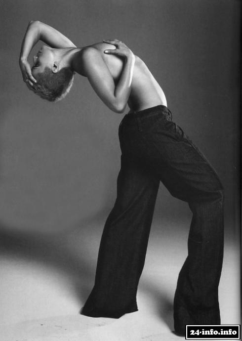 Голая звезда Мена Сувари