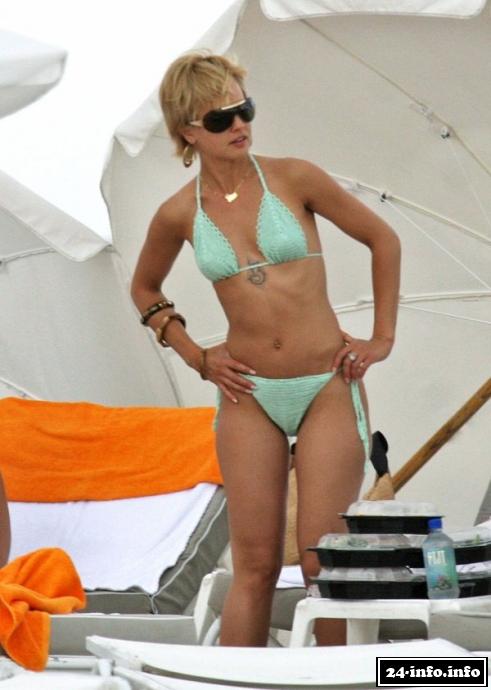 Голая звезда Мена Сувари