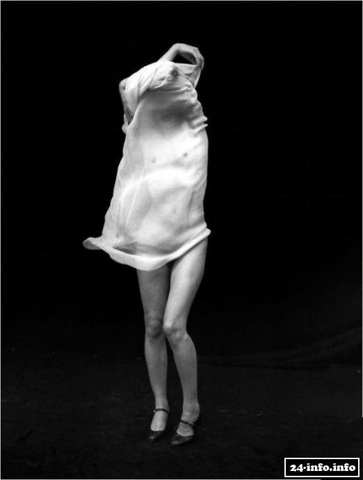 Голая звезда Мила Йовович