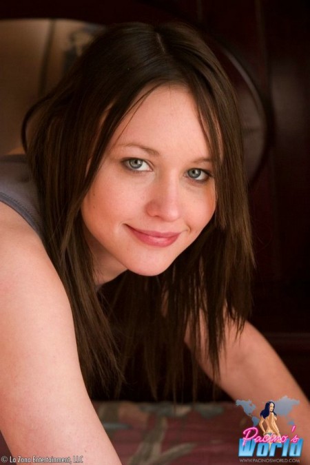 Девка умеет раздеваться