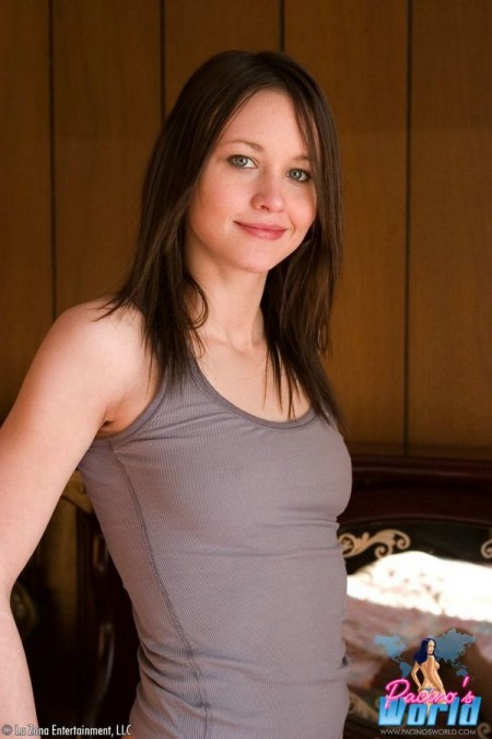 Девка умеет раздеваться