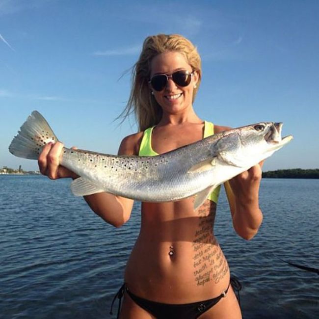 Привлекательные девушки в бикини