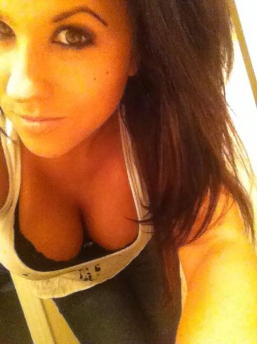 Привлекательные девушки в бикини