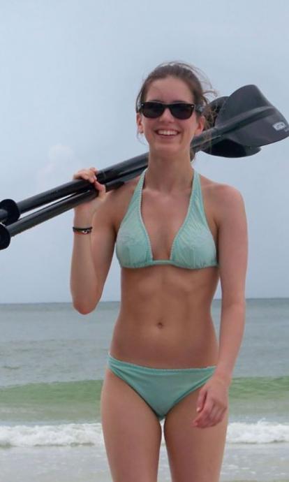 Привлекательные девушки в бикини