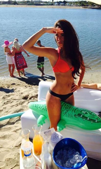 Привлекательные девушки в бикини