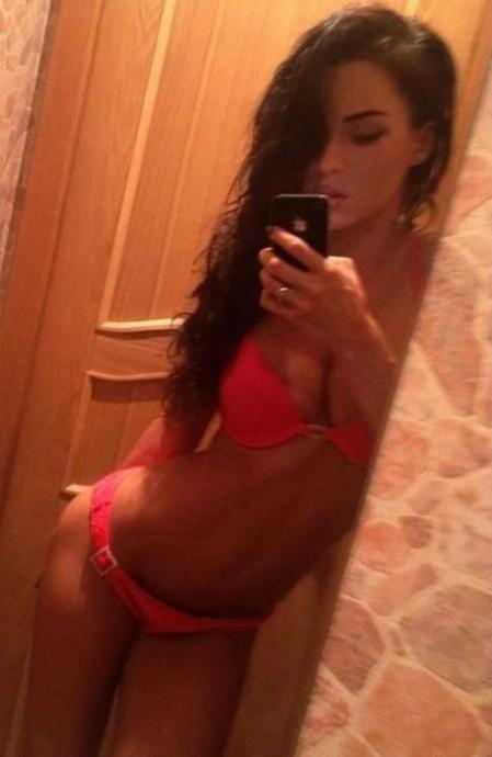 Привлекательные девушки в бикини