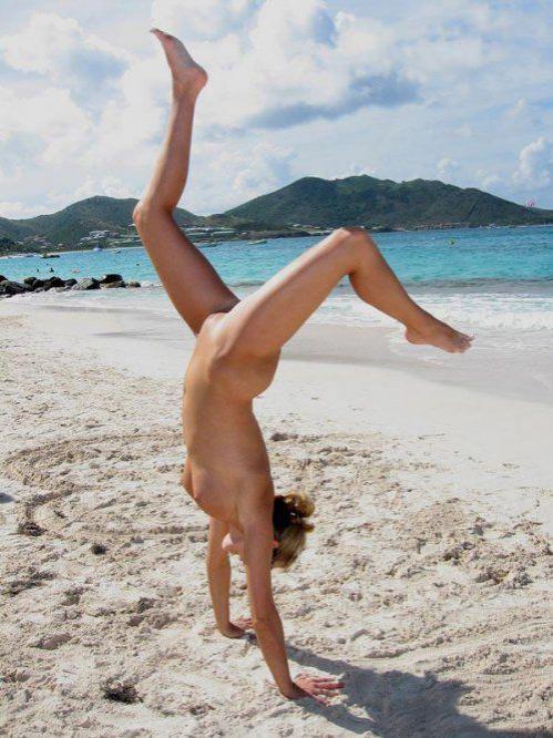 Курит и сосет член - Эроприколы