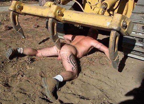 Курит и сосет член - Эроприколы