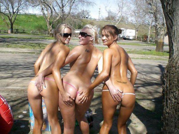 Курит и сосет член - Эроприколы