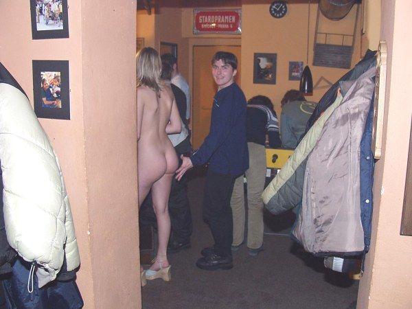 Курит и сосет член - Эроприколы