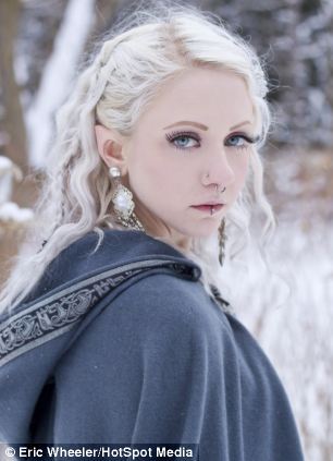 Девушка сильно хотела быть похожей на эльфов