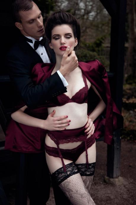 Девушки в чулках