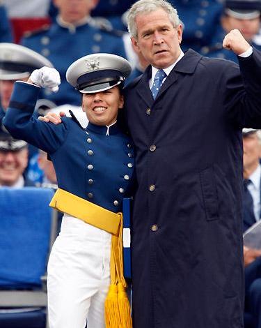 Джордж Буш на церемонии академии ВВС США