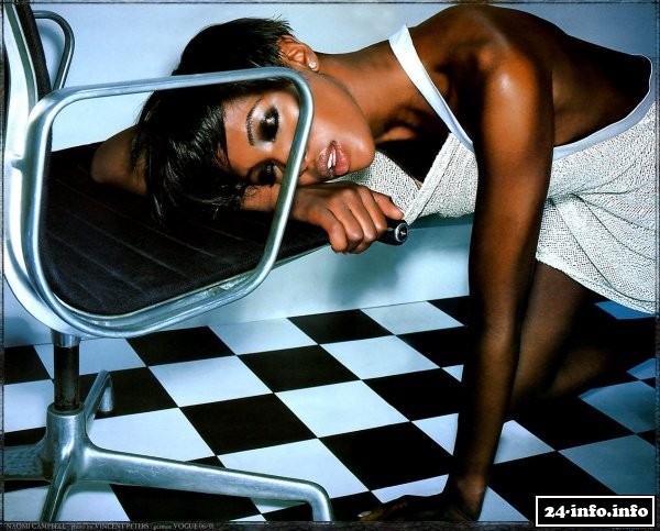 Голая звезда Наоми Кэмпбелл