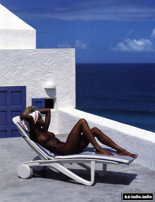 Голая звезда Наоми Кэмпбелл