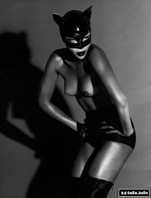 Голая звезда Наоми Кэмпбелл