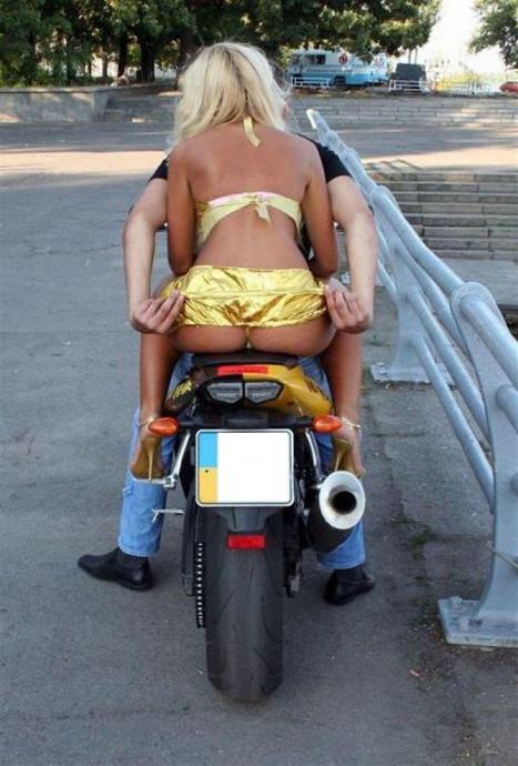 Рюмка в промежности - Эроприколы