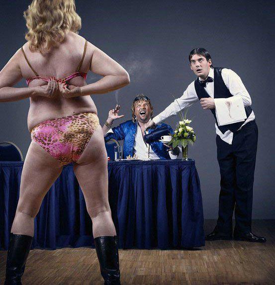 Девушка ссыт сама себе в рот - Эроприколы