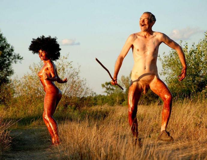 Девушка ссыт сама себе в рот - Эроприколы