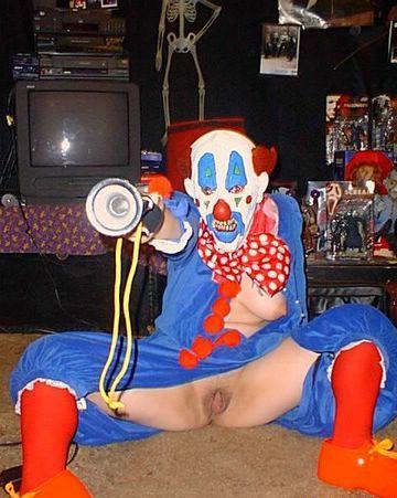 Мужик трахает арбуз - Эроприколы