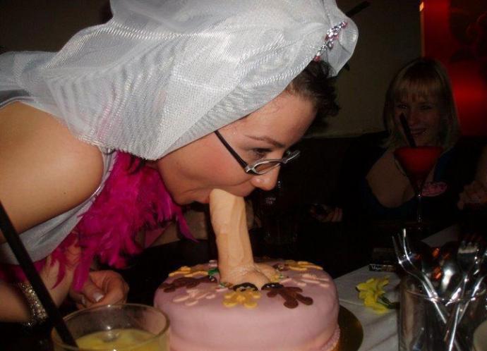 Торт в виде мужского члена - Эроприколы