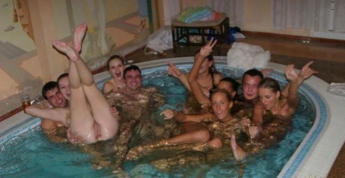 Девушка взяла в рот по самые помидоры - Эроприколы