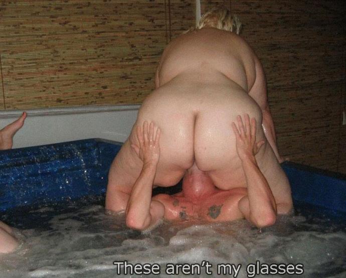 Голые мужики едут на машине - Эроприколы