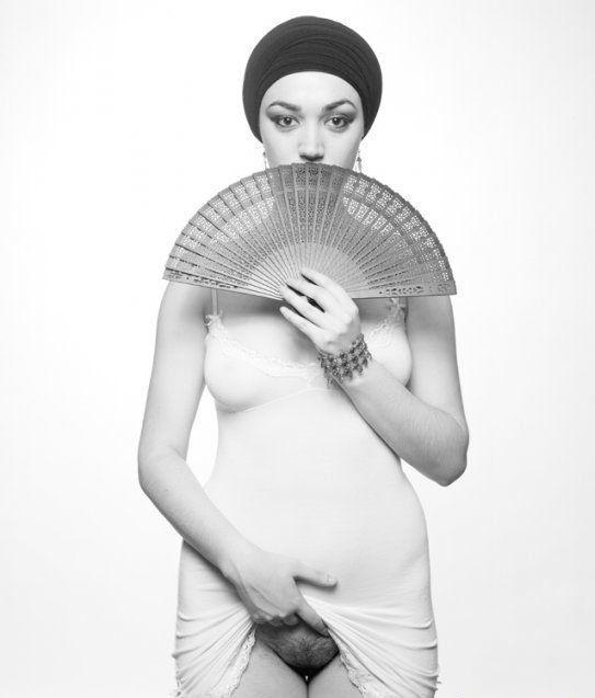 Акробатка на скамейки - Эроприколы