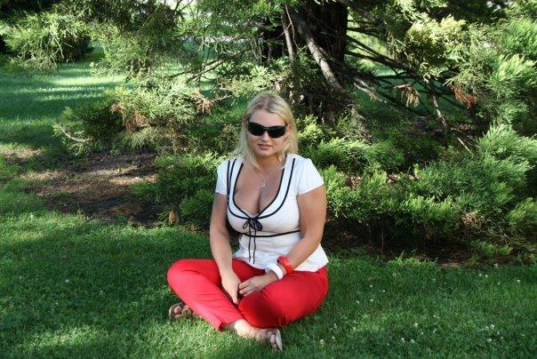 НЮ фото разратной блондинки с большой грудью