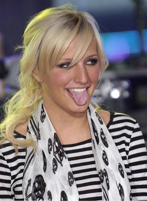 Секси Знаменитости показывают язык (красивые фото)