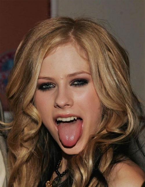 Секси Знаменитости показывают язык (красивые фото)