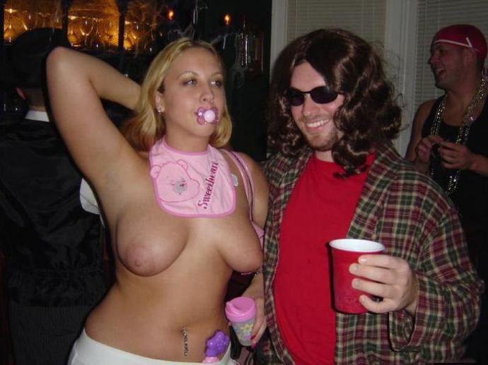 Короткий писюн у стриптизера - Эроприколы