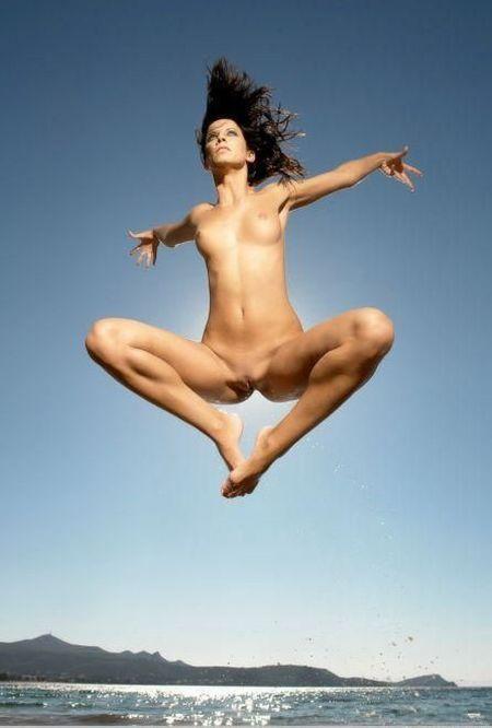 Насрала в писюар - Эроприколы