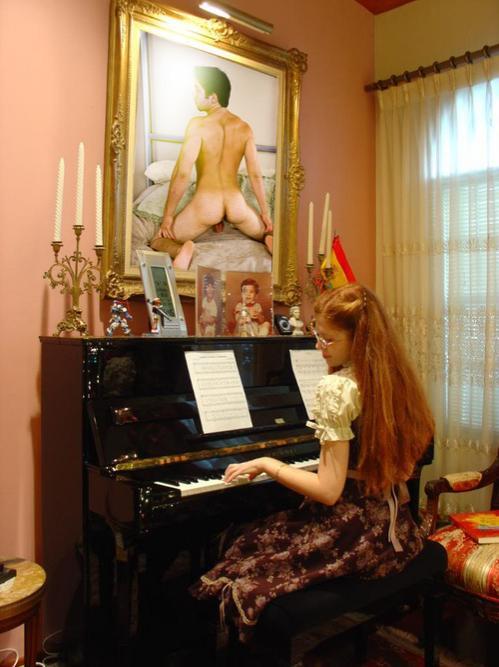 Насрала в писюар - Эроприколы