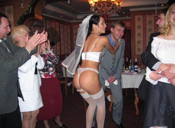 Голая невеста на свадьбе - Эроприколы