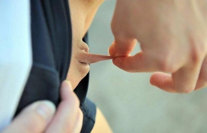 Фанатка сосет у диджея прям на дискотеке - Эроприколы