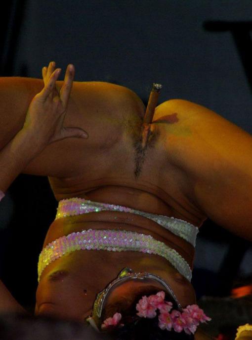 Трусишки то не маловаты - Эроприколы