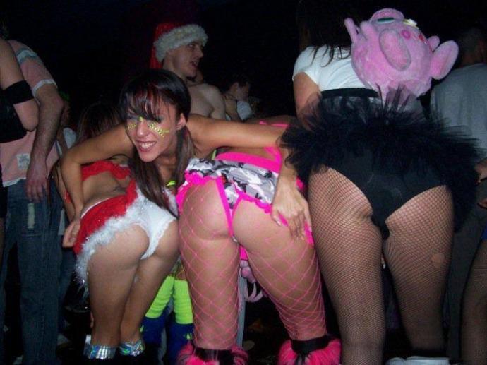 У бабы загорелась писька