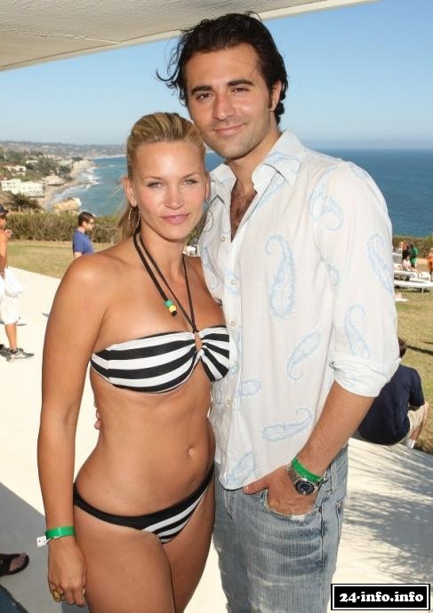 Голая звезда Наташа Хенстридж